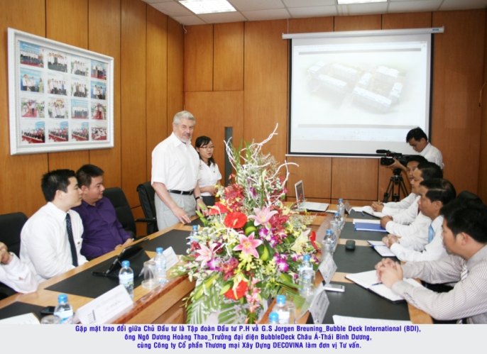 Mr. Jorgen Breuning làm việc với P.H Group Mr. Jorgen Breuning làm việc với P.H Group
